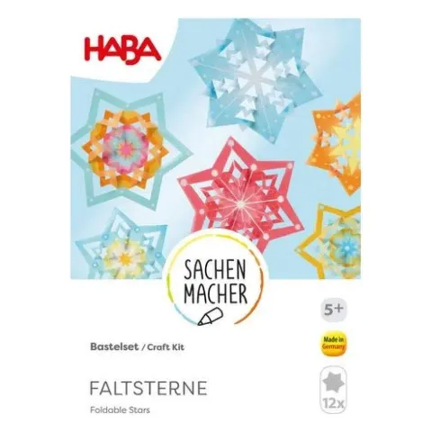 Bastelset von HABA mit gefalteten Papiersternen in Blau, Rot und Grün