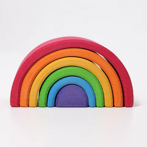 Bunter Holzregenbogen aus sechs ineinanderliegenden Bögen von Grimm’s
