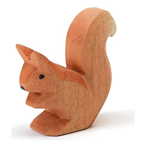 Sitzendes Eichhörnchen aus Holz mit großem Schwanz